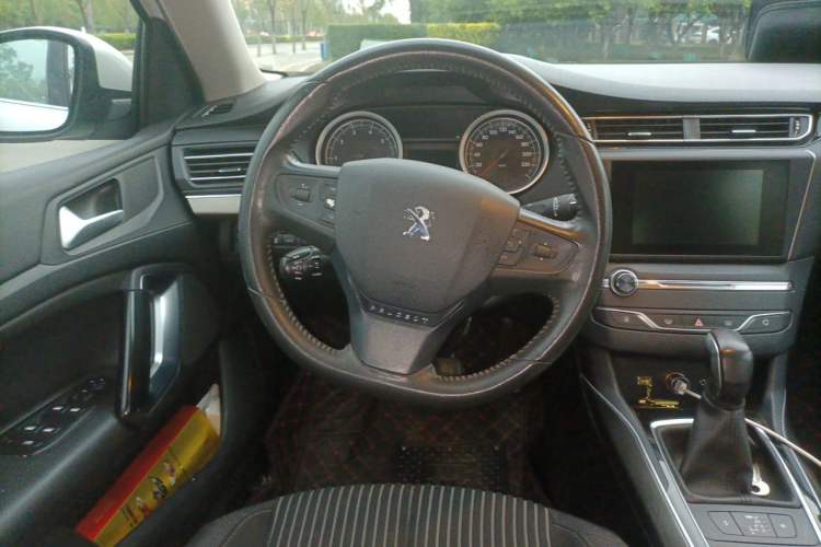 Used Peugeot 408 2014 1.8L Automatic Luxury Edition Steering Wheel