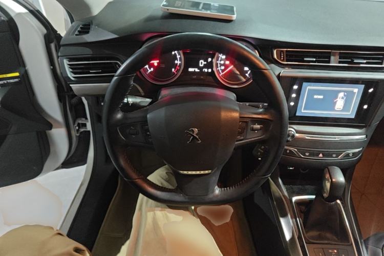 Used Peugeot 408 2014 1.8L Automatic Luxury Edition Steering Wheel