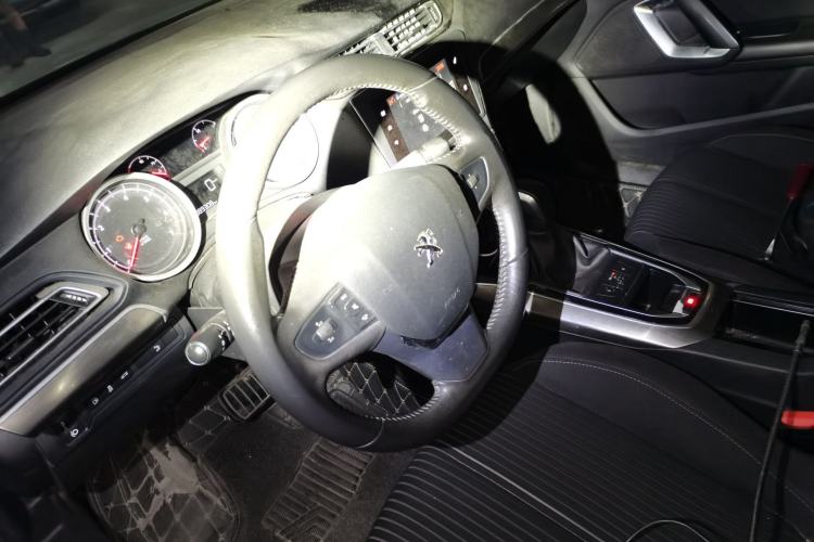 Used Peugeot 408 2014 1.8L Automatic Luxury Edition Steering Wheel