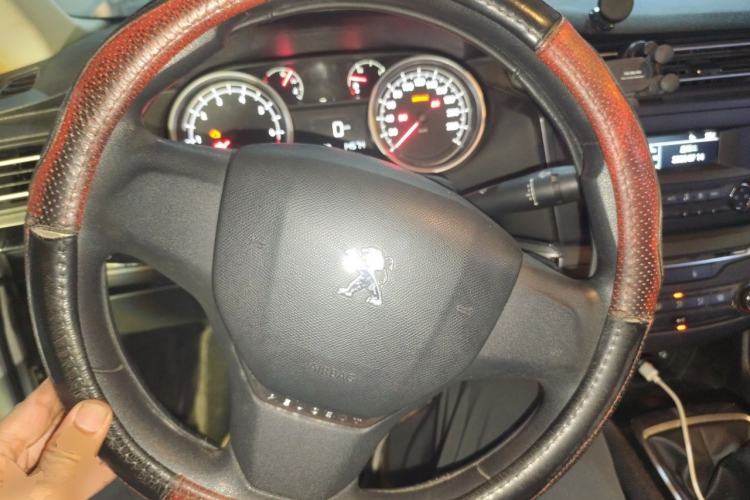 Used Peugeot 408 2014 1.8L Manual Leading Edition Steering Wheel