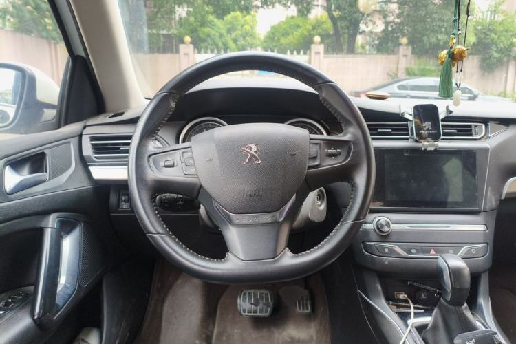 Used Peugeot 408 2014 1.8L Automatic Luxury Edition Steering Wheel