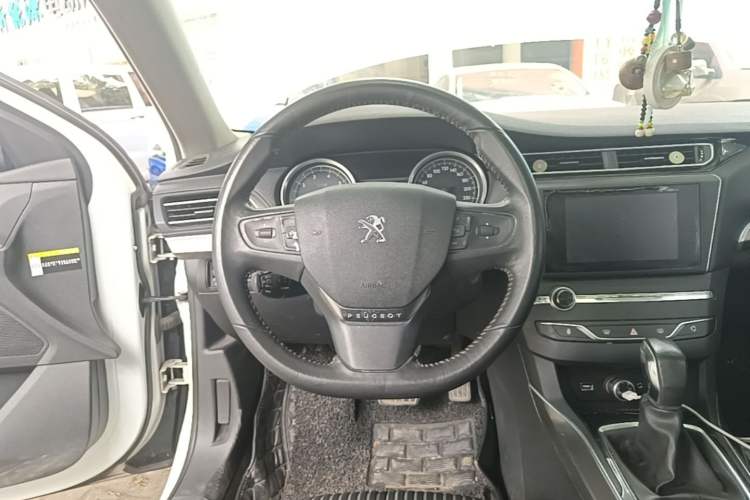 Used Peugeot 408 2014 1.8L Automatic Luxury Edition Steering Wheel