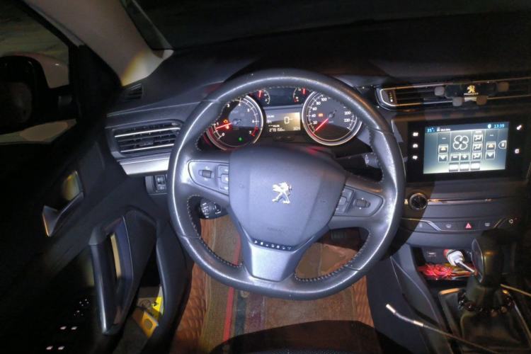 Used Peugeot 408 2014 1.8L Automatic Luxury Edition Steering Wheel