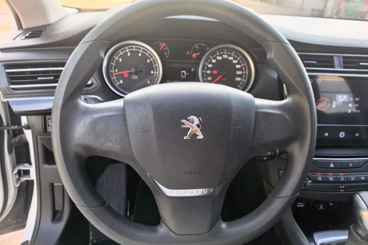 Used Peugeot 408 2014 1.8L Automatic Leading Edition Steering Wheel