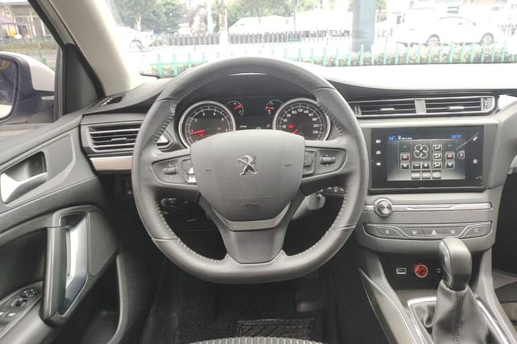 Used Peugeot 408 2014 1.8L Automatic Luxury Edition Steering Wheel
