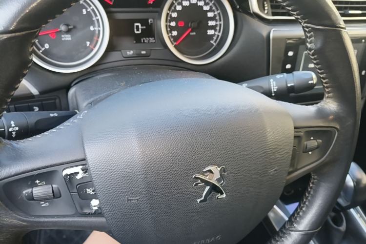 Used Peugeot 408 2014 1.8L Automatic Luxury Edition Steering Wheel