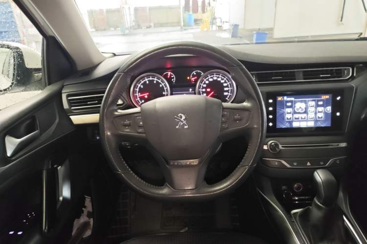 Used Peugeot 408 2014 1.6T Automatic Prestige Edition Steering Wheel