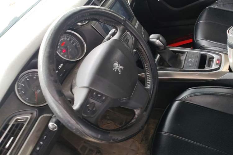 Used Peugeot 408 2014 1.8L Automatic Luxury Edition Steering Wheel