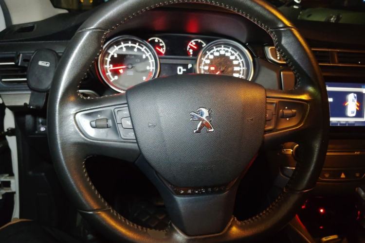 Used Peugeot 408 2014 1.8L Automatic Luxury Edition Steering Wheel
