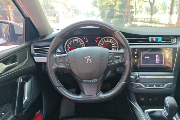 Used Peugeot 408 2014 1.8L Automatic Luxury Edition Steering Wheel