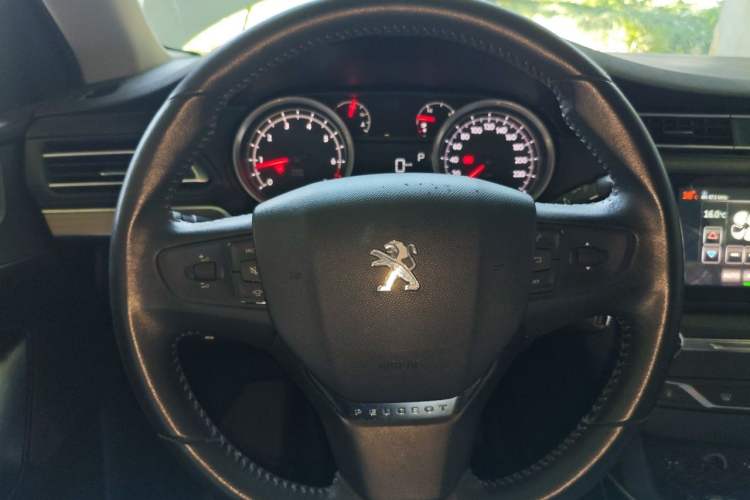 Used Peugeot 408 2014 1.8L Automatic Luxury Edition Steering Wheel