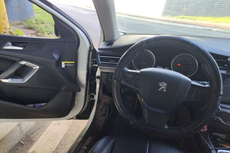 Used Peugeot 408 2014 1.8L Automatic Luxury Edition Steering Wheel