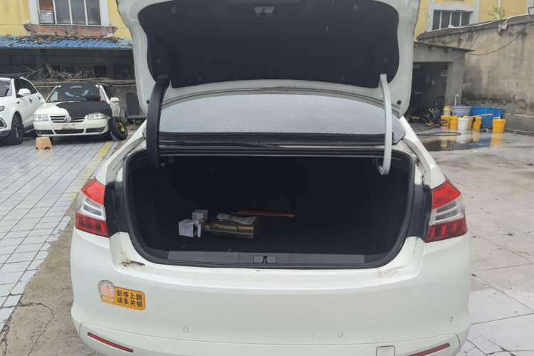 Used Peugeot 408 2014 1.8L Automatic Luxury Edition Trunk