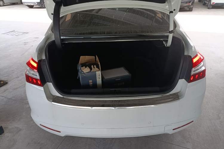Used Peugeot 408 2014 1.8L Manual Leading Edition Trunk