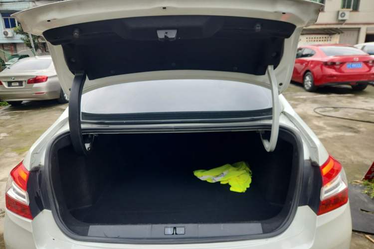 Used Peugeot 408 2014 1.8L Manual Leading Edition Trunk