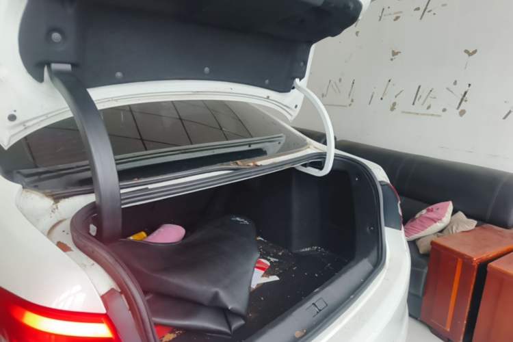 Used Peugeot 408 2014 1.8L Automatic Luxury Edition Trunk
