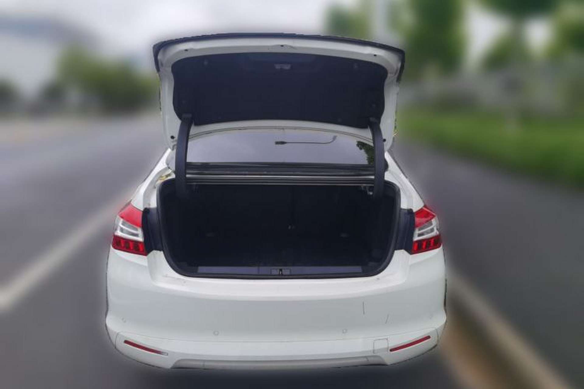 Used Peugeot 408 2014 1.8L Automatic Luxury Edition Trunk