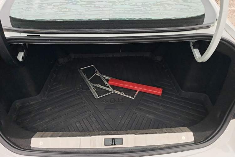 Used Peugeot 408 2014 1.8L Automatic Luxury Edition Trunk