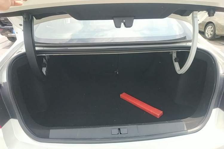 Used Peugeot 408 2014 1.8L Manual Leading Edition Trunk