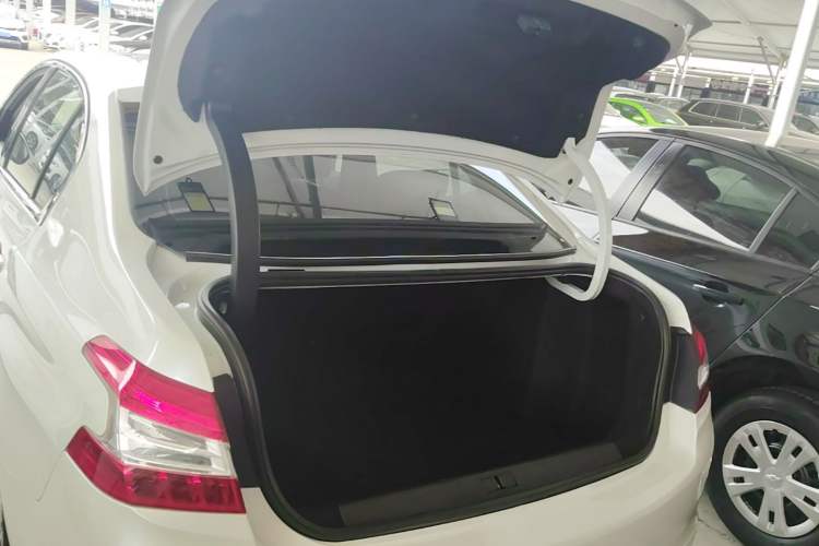 Used Peugeot 408 2014 1.8L Automatic Luxury Edition Trunk