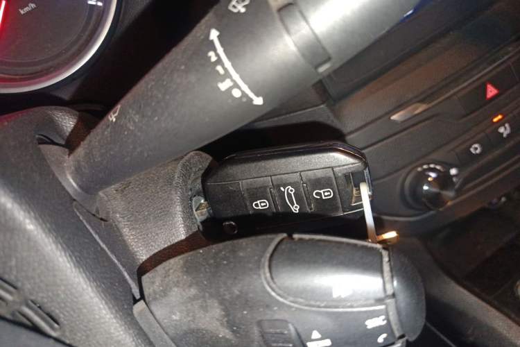 Used Peugeot 408 2014 1.8L Manual Leading Edition Vehicle Key