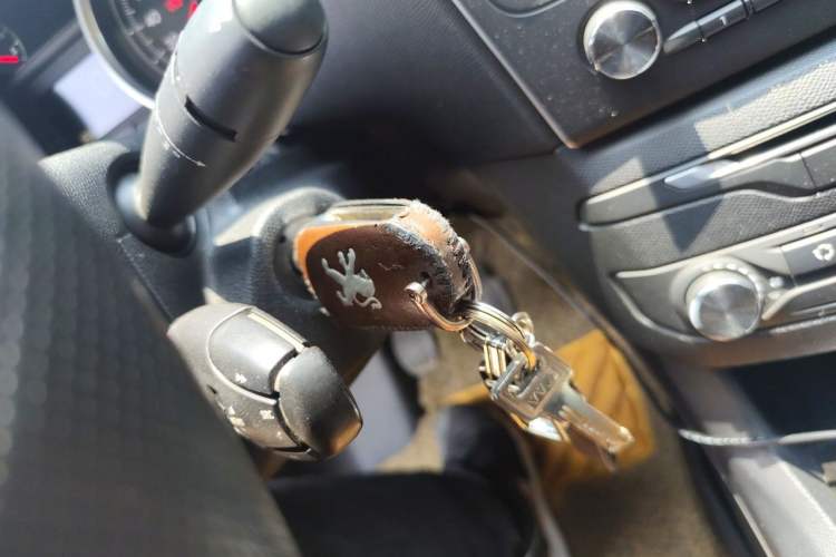 Used Peugeot 408 2014 1.8L Manual Leading Edition Vehicle Key