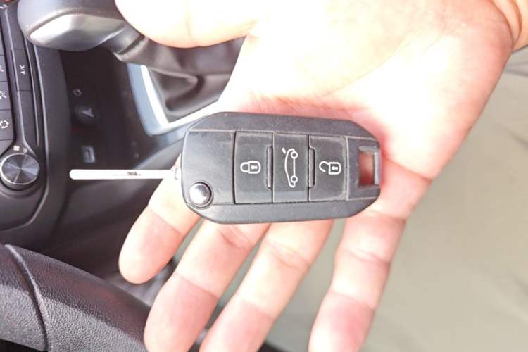Used Peugeot 408 2014 1.8L Automatic Leading Edition Vehicle Key