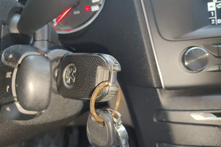 Used Peugeot 408 2014 1.8L Manual Leading Edition Vehicle Key