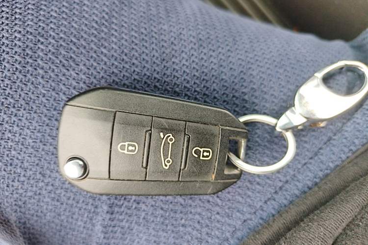 Used Peugeot 408 2014 1.8L Manual Leading Edition Vehicle Key