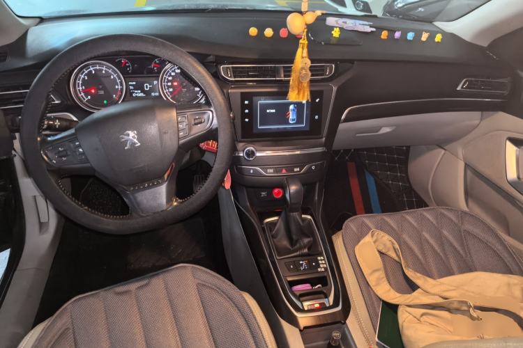 Used Peugeot 408 2014 1.8L Automatic Luxury Edition Center Console