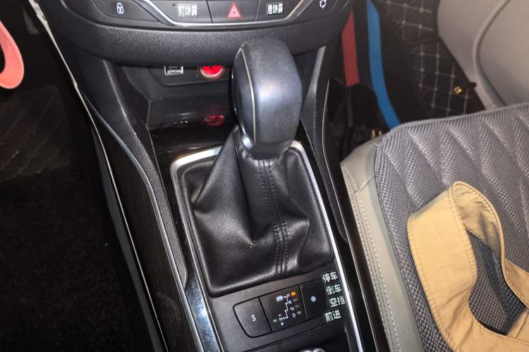 Used Peugeot 408 2014 1.8L Automatic Luxury Edition Gear Lever