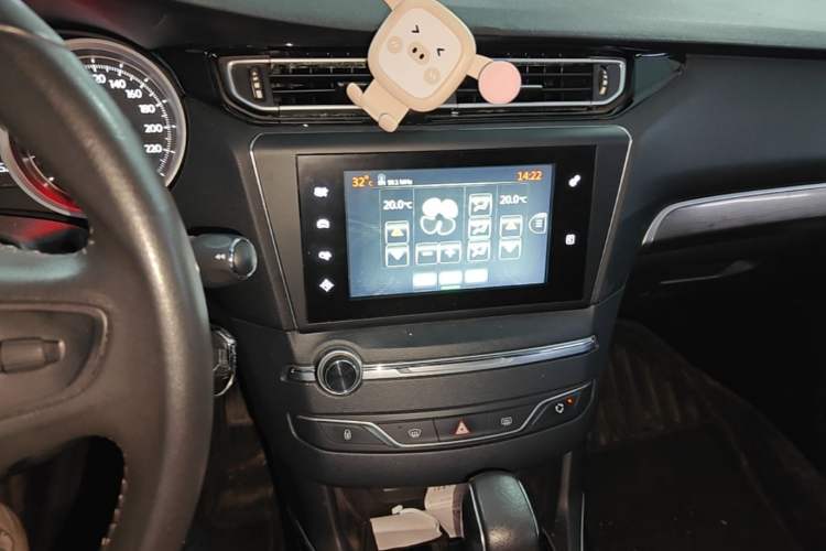 Used Peugeot 408 2015 1.2T Automatic Luxury Edition Audio And AC Panel