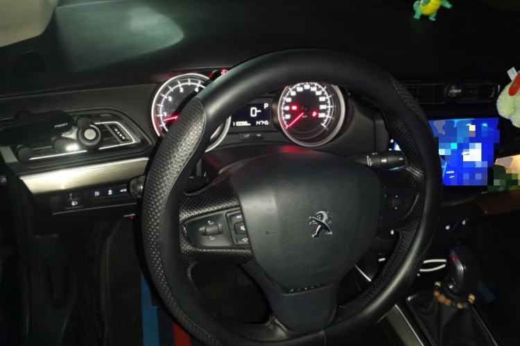Used Peugeot 408 2015 1.2T Automatic Luxury Edition Center Console