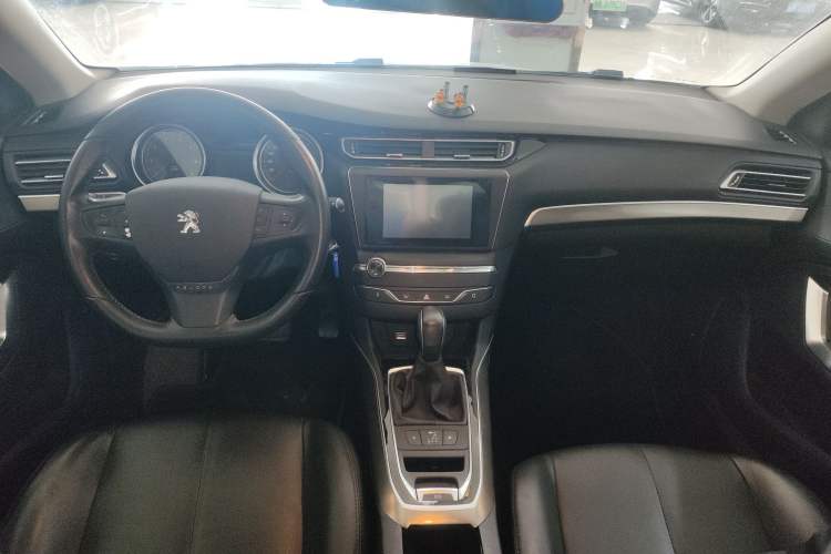 Used Peugeot 408 2015 1.2T Automatic Luxury Edition Center Console