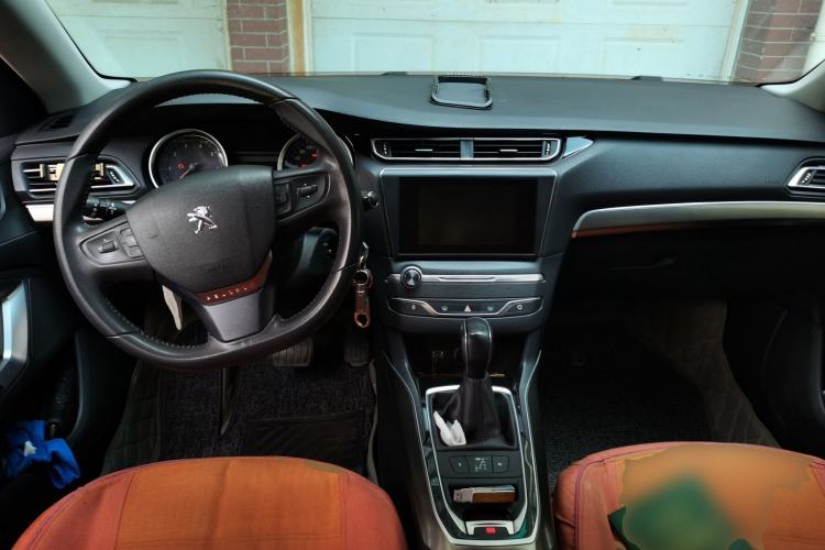 Used Peugeot 408 2015 1.2T Automatic Luxury Edition Center Console