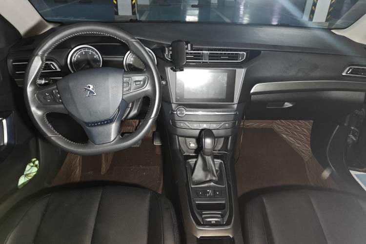Used Peugeot 408 2015 1.2T Automatic Luxury Edition Center Console