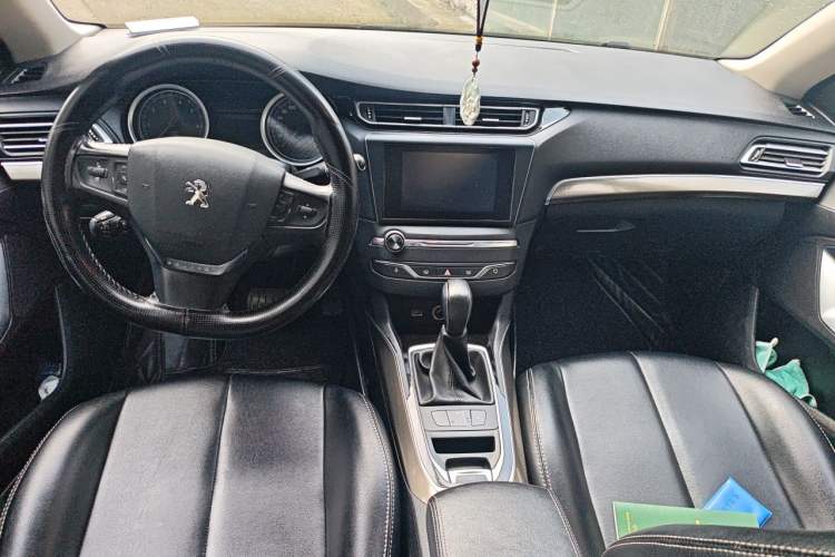 Used Peugeot 408 2015 1.2T Automatic Luxury Edition Center Console