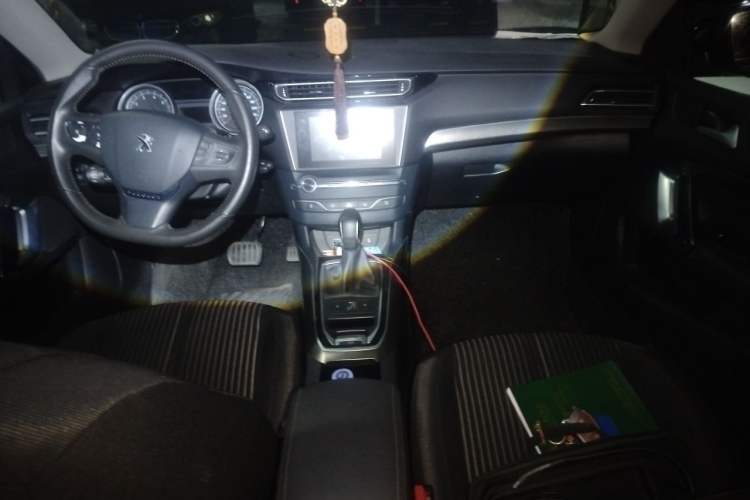 Used Peugeot 408 2015 1.2T Automatic Luxury Edition Center Console