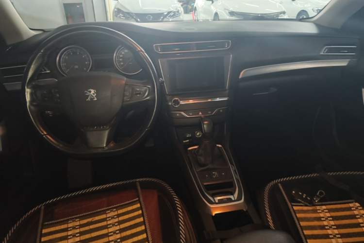 Used Peugeot 408 2015 1.2T Automatic Luxury Edition Center Console