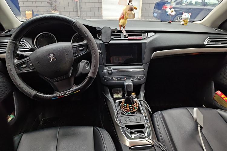 Used Peugeot 408 2015 1.2T Automatic Luxury Edition Center Console