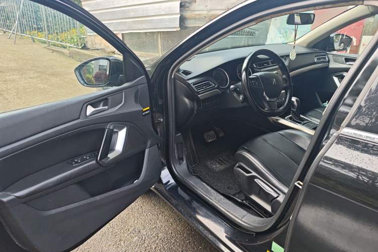 Used Peugeot 408 2015 1.2T Automatic Luxury Edition Driver Seat