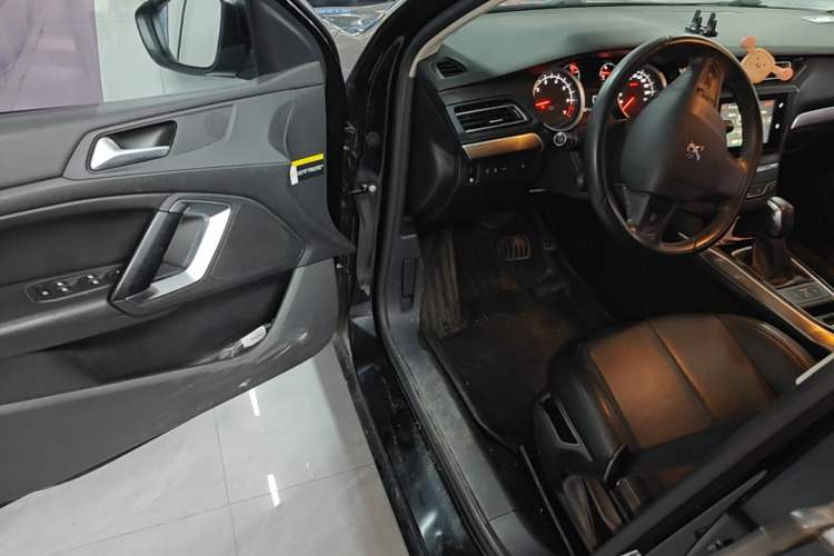 Used Peugeot 408 2015 1.2T Automatic Luxury Edition Driver Seat