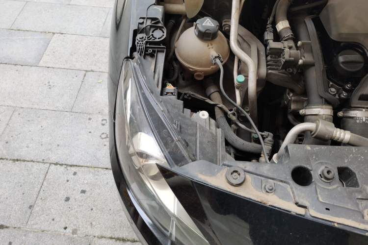 Used Peugeot 408 2015 1.2T Automatic Luxury Edition Engine Bay Right