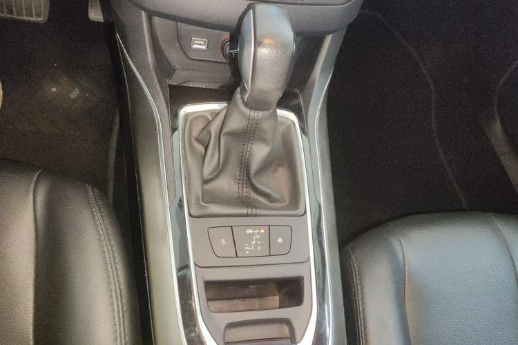 Used Peugeot 408 2015 1.2T Automatic Luxury Edition Gear Lever