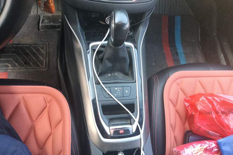 Used Peugeot 408 2015 1.2T Automatic Luxury Edition Gear Lever