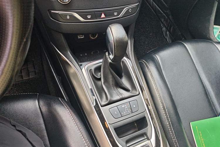 Used Peugeot 408 2015 1.2T Automatic Luxury Edition Gear Lever