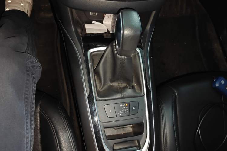 Used Peugeot 408 2015 1.2T Automatic Luxury Edition Gear Lever