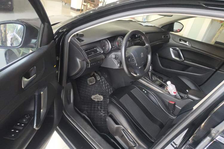 Used Peugeot 408 2015 1.2T Automatic Luxury Edition Interior 3