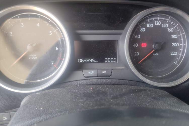 Used Peugeot 408 2015 1.2T Automatic Luxury Edition Odometer Close Up