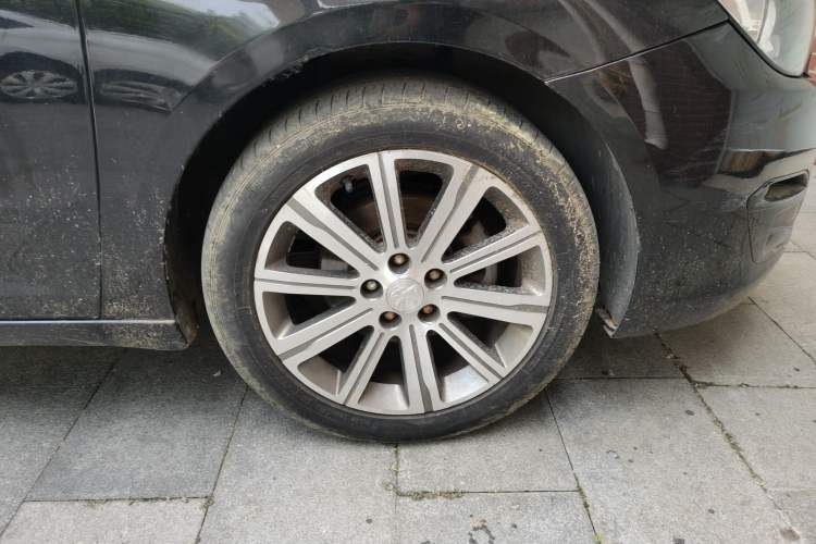 Used Peugeot 408 2015 1.2T Automatic Luxury Edition Right Front Wheel Hub